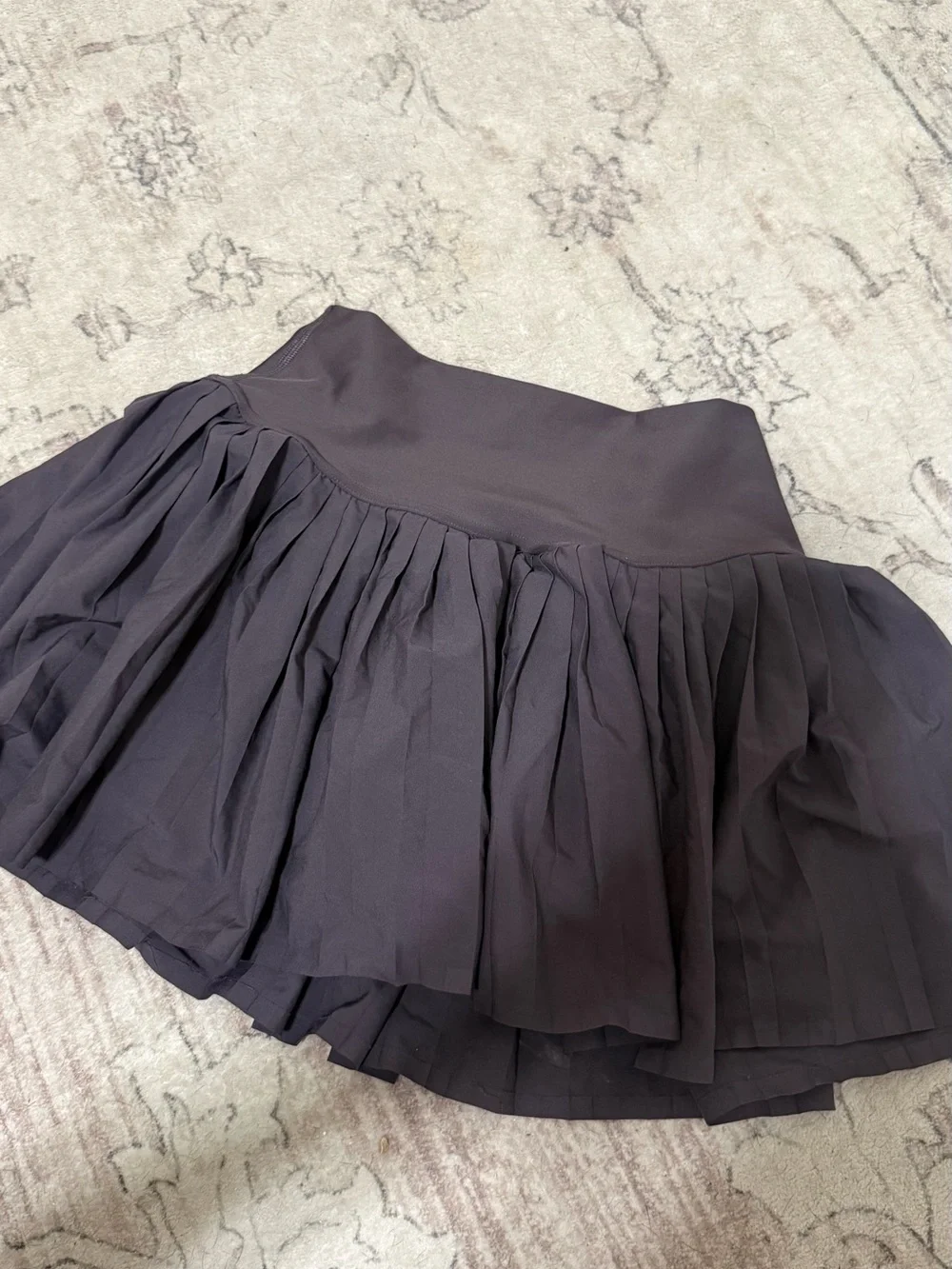 ALO Yoga lightweight pleated